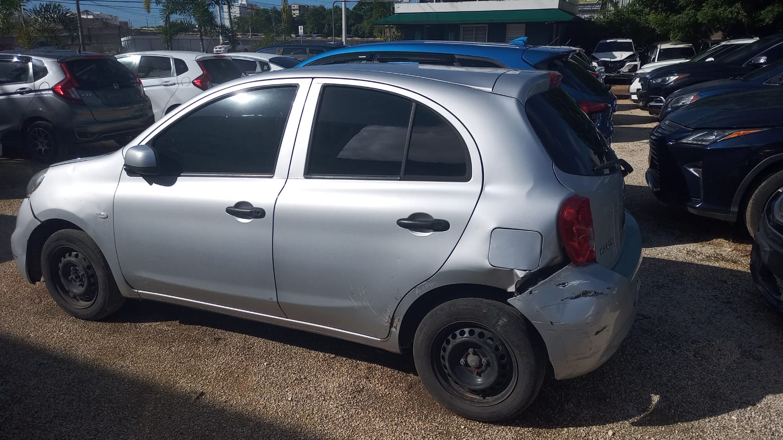 Imagen bienes Nissan March Color Gris Año 2018 RD$330,000.00