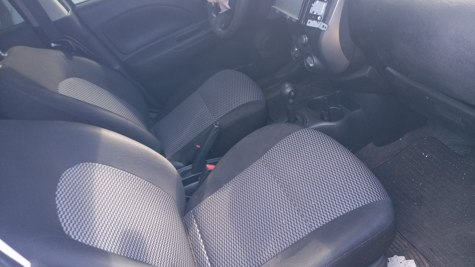 Imagen bienes Nissan March Color Gris Año 2018 RD$330,000.00