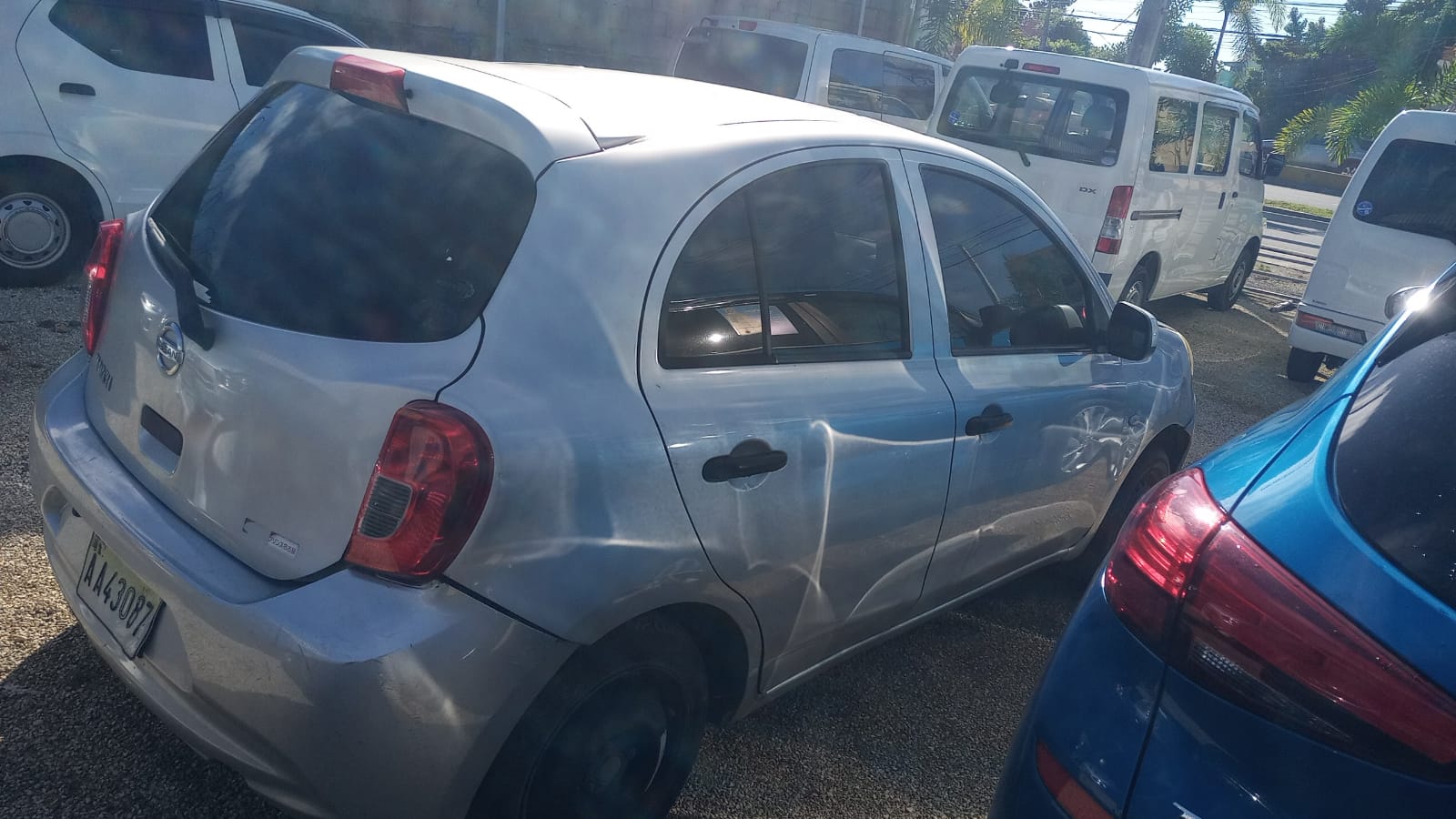 Imagen bienes Nissan March Color Gris Año 2018 RD$330,000.00