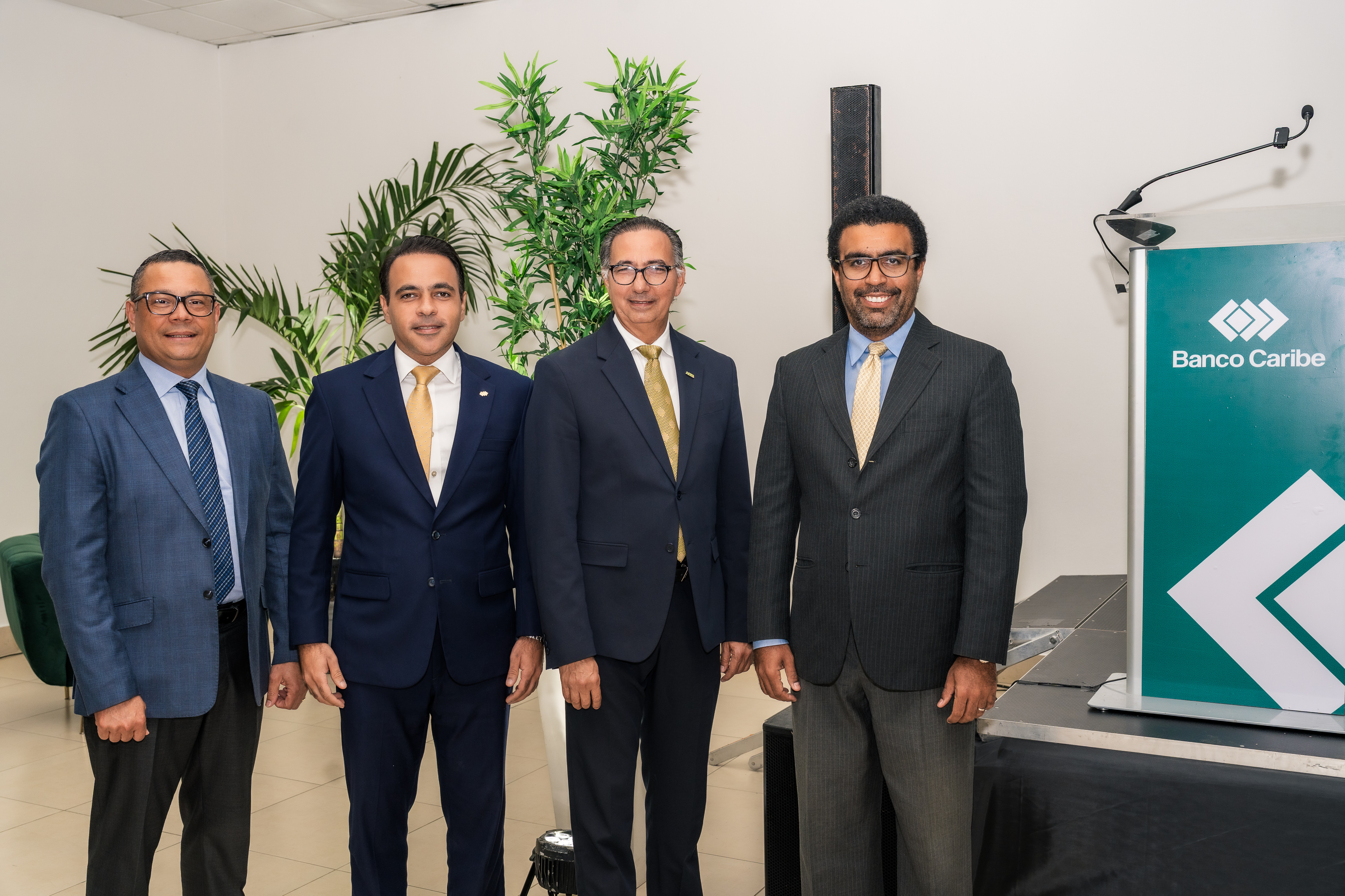 Banco Caribe y ACIS celebran conferencia “Perspectivas y Coyunturas Económicas” en Santiago
