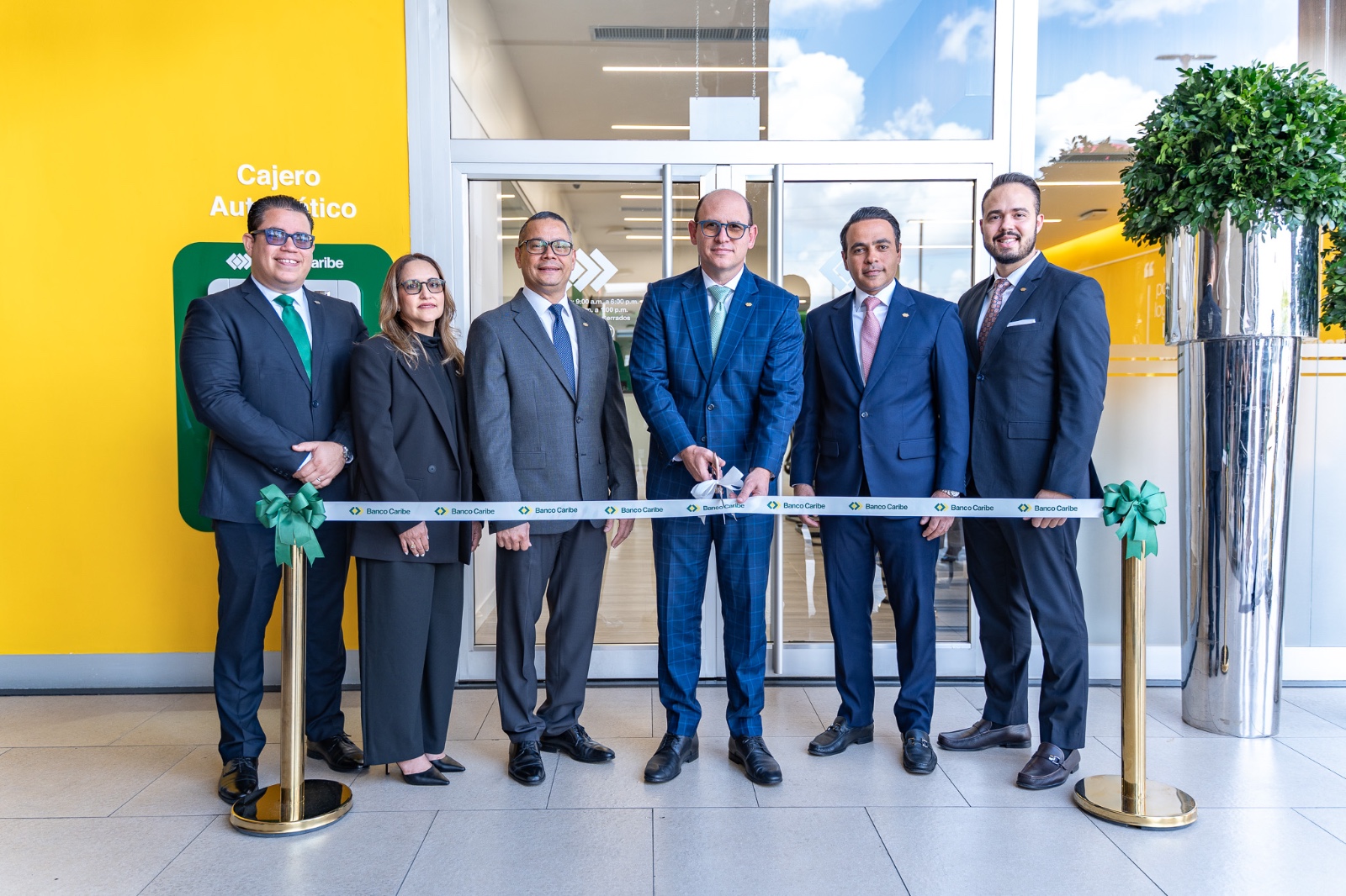 Imagen Banco Caribe inaugura nueva sucursal en Plaza Cuadra, fortaleciendo su apuesta por la experiencia del cliente y el desarrollo de Santo Domingo Este